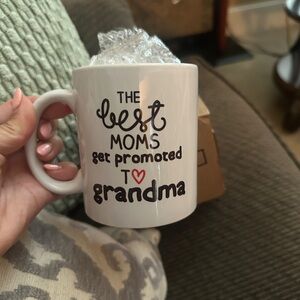 Giftable NWT White Grandma coffee Mug pregnancy announcement baby shower